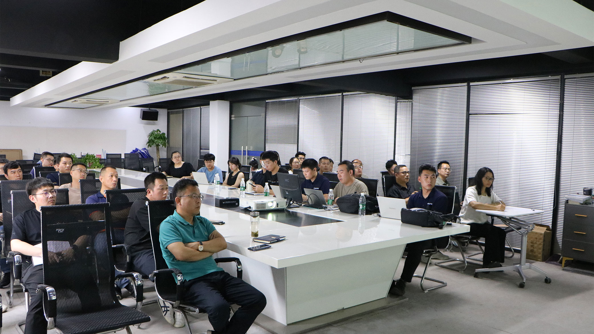 	慶源激光攜手上海柏楚開展技術培訓活動